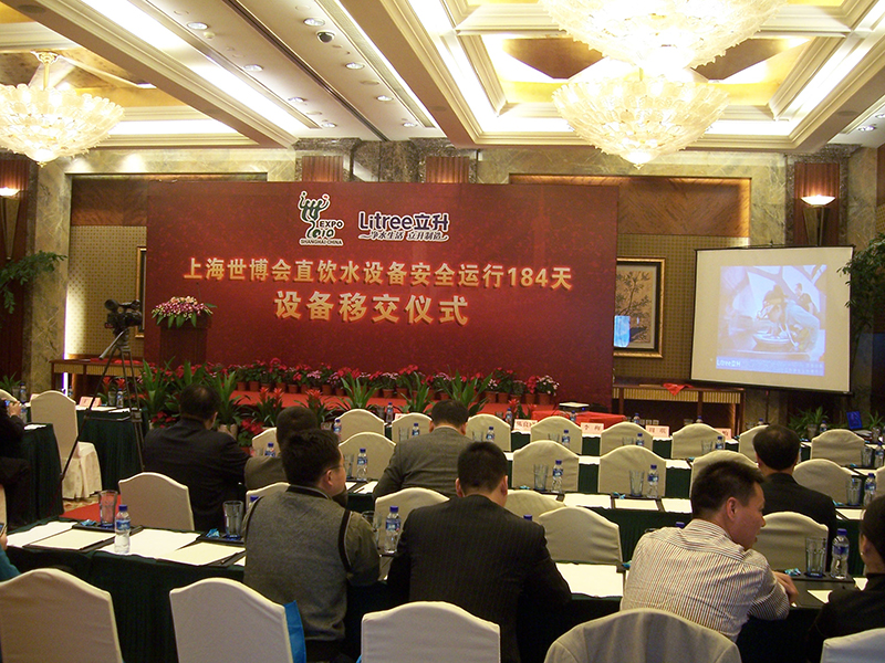 上?；顒庸? width=